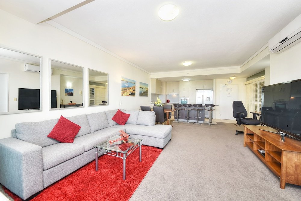 Фото Beachfront Resort 2 Bedroom High Floor