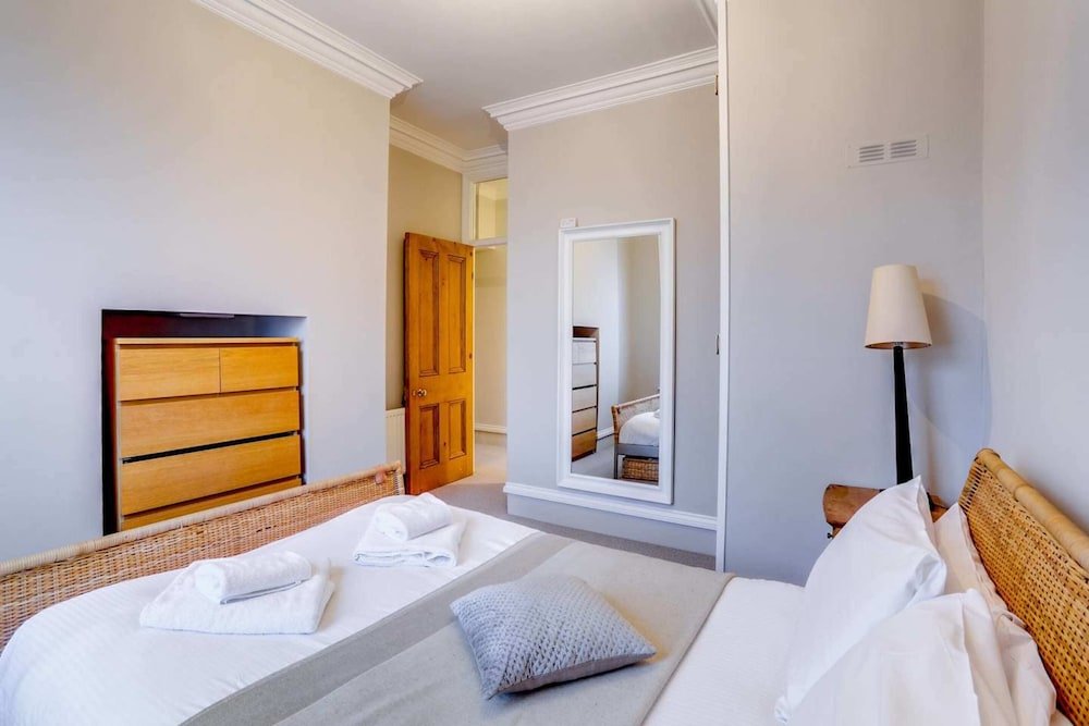 Фото Fulham Large 1 bed Flat in Charming Building