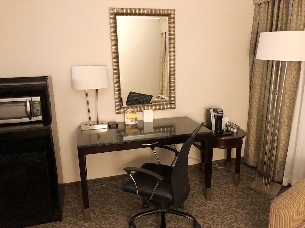 Фото Holiday Inn Westbury - Long Island, an Ihg Hotel