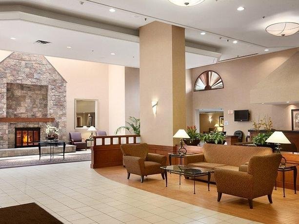 Фото DoubleTree by Hilton Toronto Airport