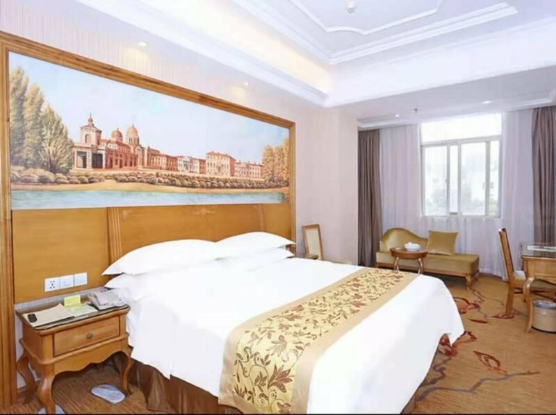 Гостиница Vienna Hotel Shantou Longhu South Taishan Road в Шаньтоу