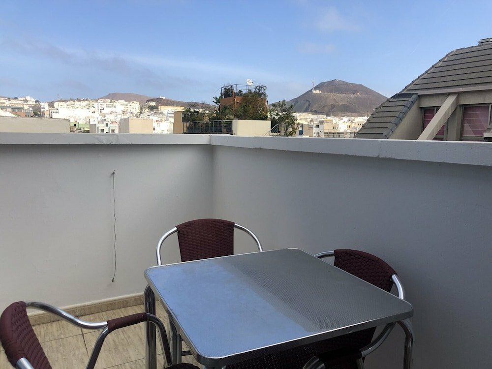 Hotel Penthouse with terrace. Mountain and sea views, Las Palmas de Gran Canaria, photo