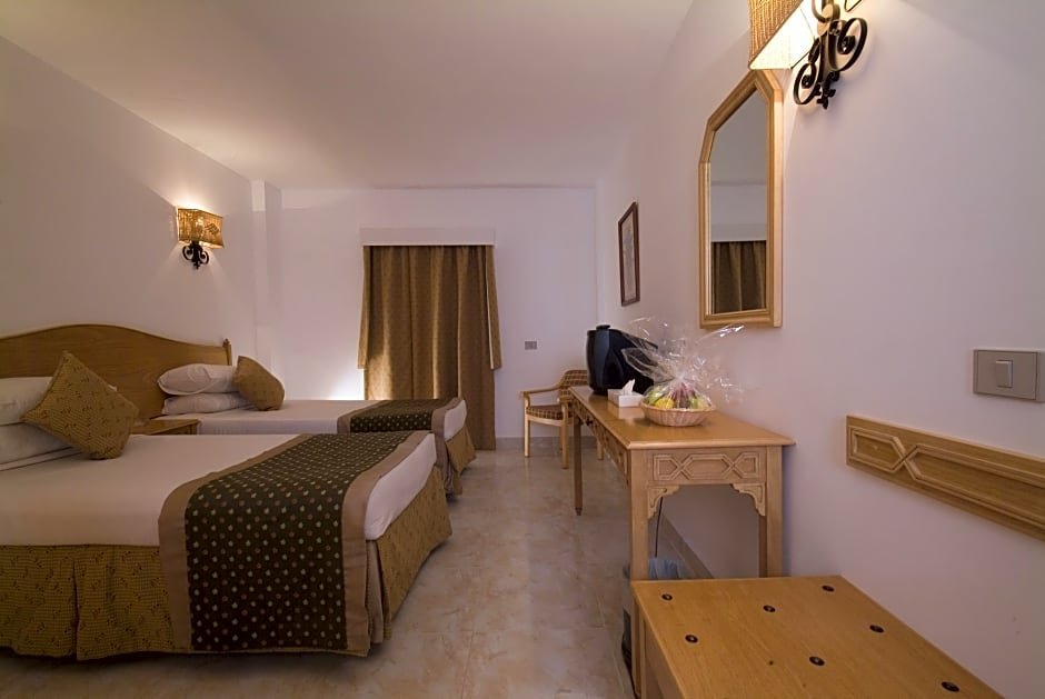 Фото Flamenco Beach and Resort