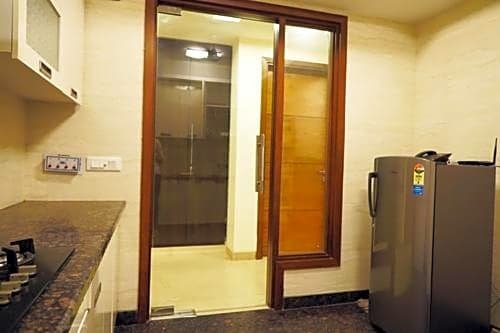 Фото Woodpecker Service Apartments Green Park