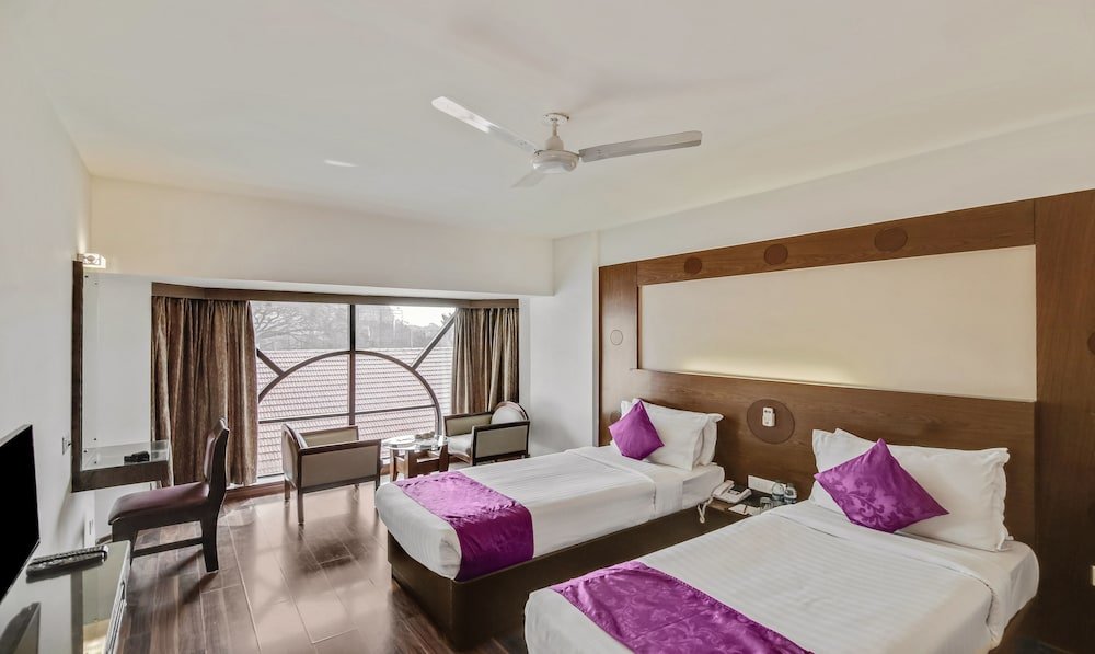 Фото The Monarch