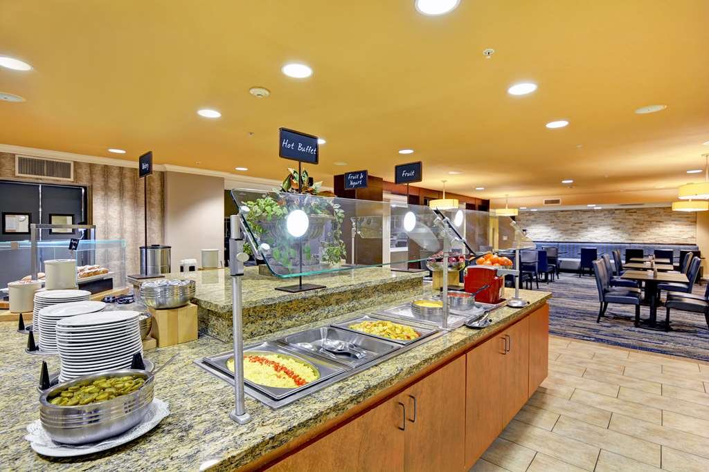 Фото Embassy Suites by Hilton Valencia