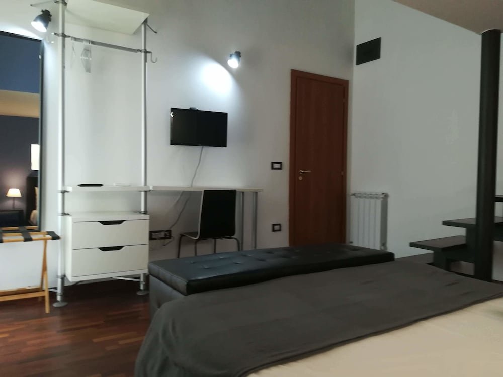 Фото Ottieri Apartment Napoli