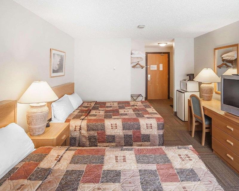 Фото Econo Lodge & Suites Hinton