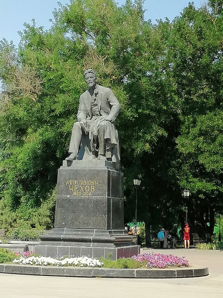 Памятник, мемориал А. П. Чехов, Таганрог, фото