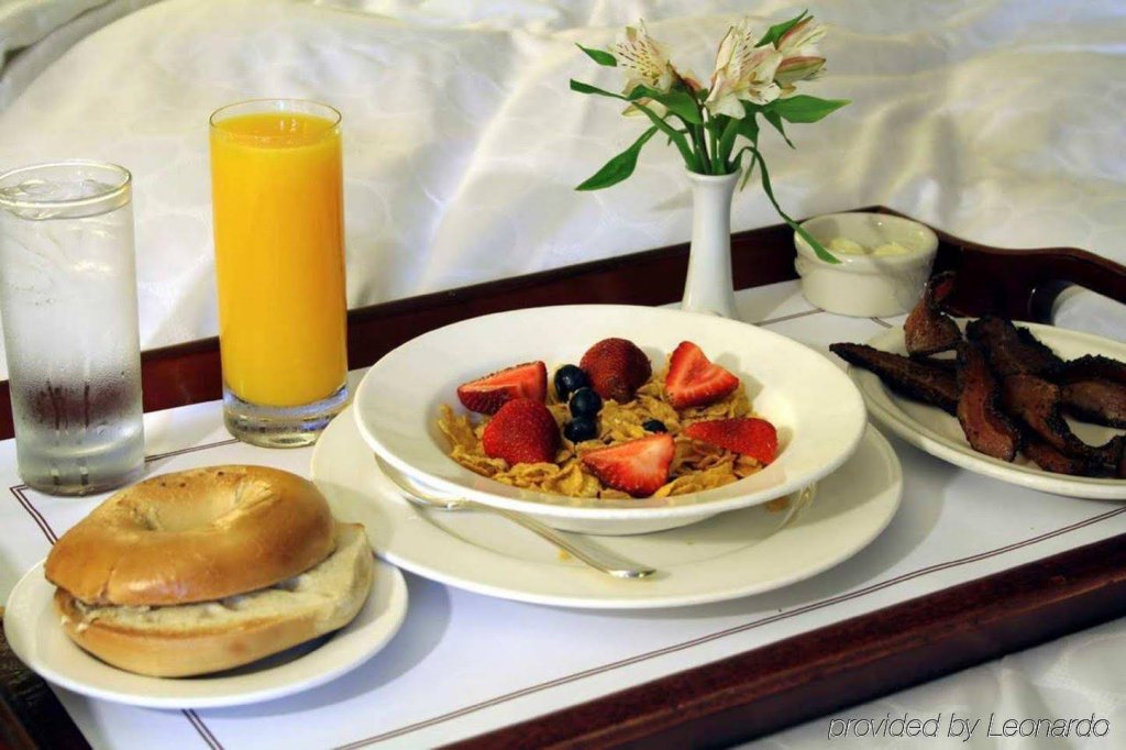 Фото Embassy Suites by Hilton Boston at Logan Airport