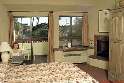 Фото Clocktower Inn Ventura