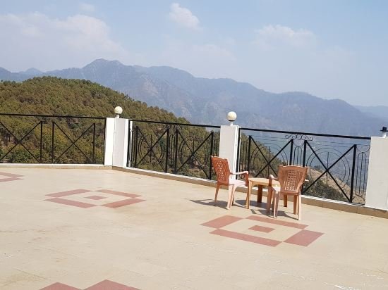 Фото Hotel Garhwali Inn