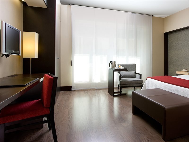 Фото Nh Madrid Zurbano