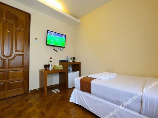 Фото Queen's Park Hotel