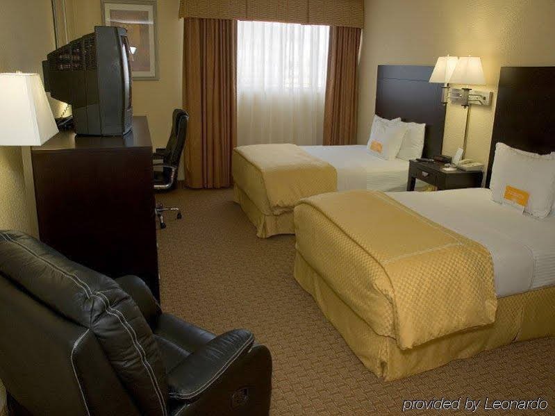 Фото Wingate by Wyndham Wichita Airport