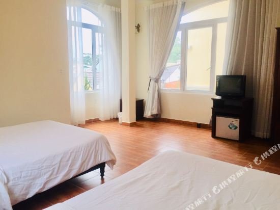 Фото Le Petit Paris Hotel Dalat