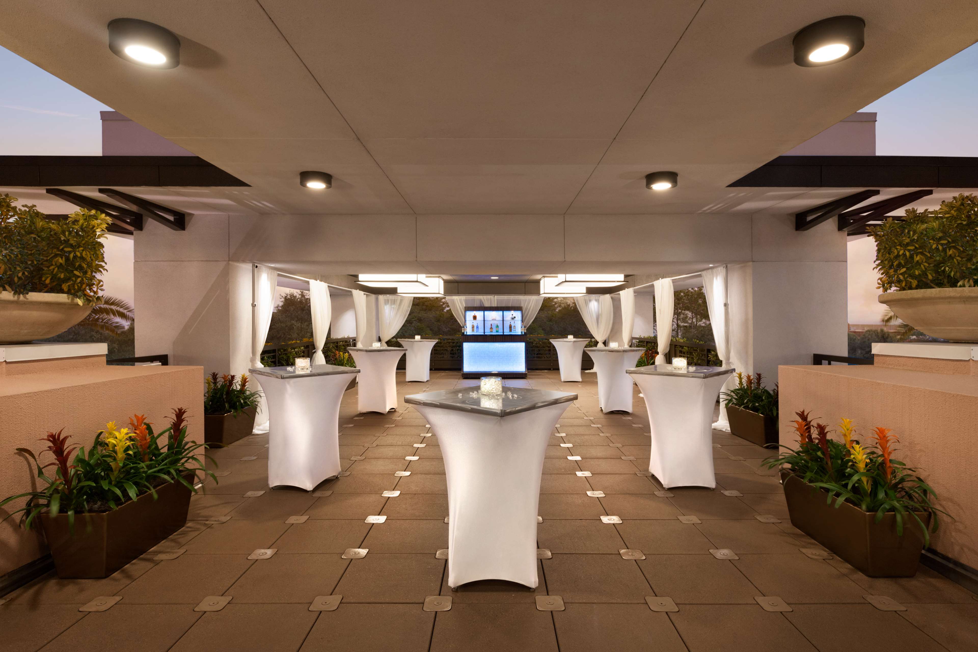 Фото Embassy Suites by Hilton Orlando Lake Buena Vista South