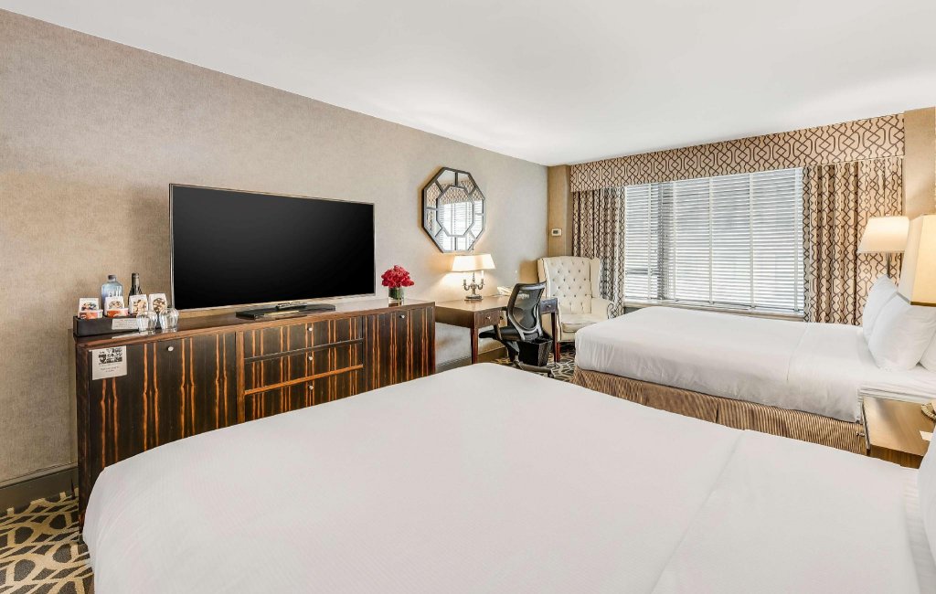 Фото The Madison Hotel