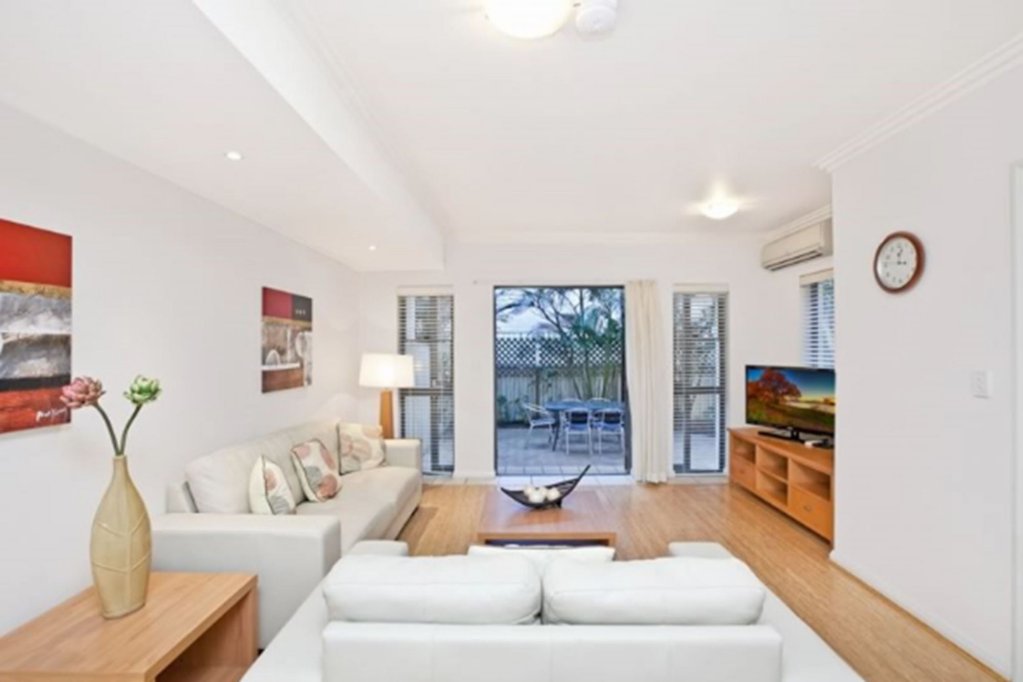 Фото Pine Court Apartments