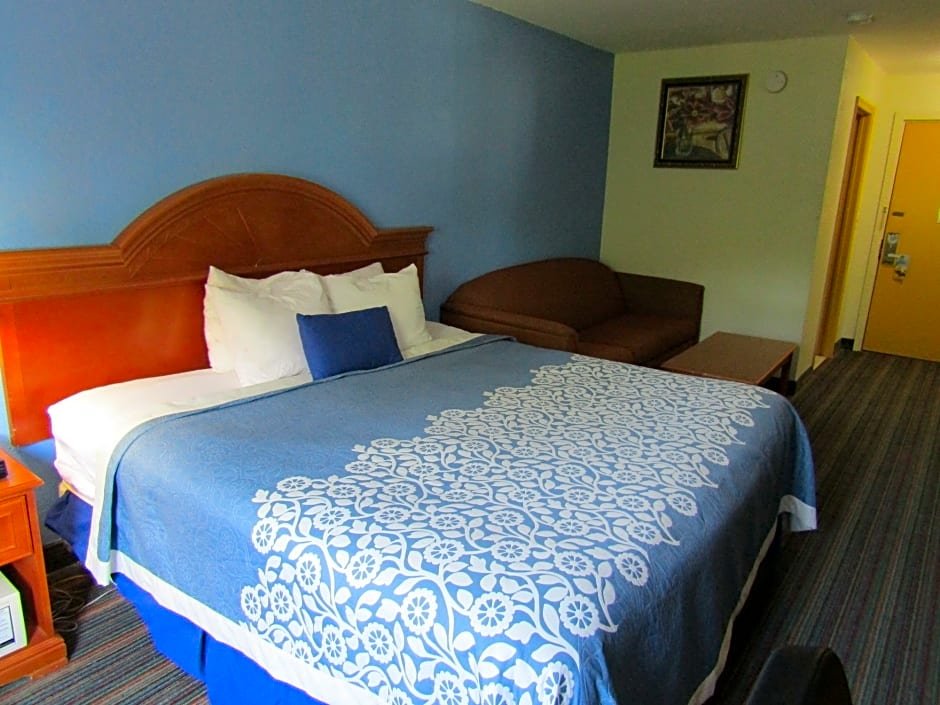Фото Days Inn by Wyndham Runnemede Philadelphia Area
