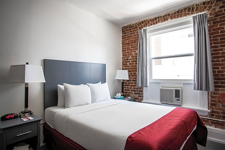 Фото The American Hotel