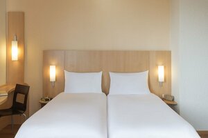 B&b Hotel Chartres Centre Cathédrale (Chartres, Place Drouaise, 14), hotel