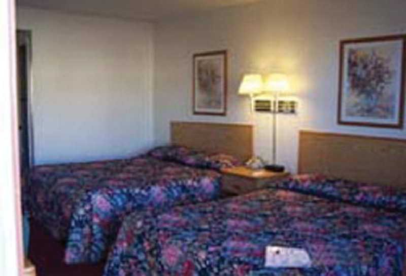 Фото Ashmore Inn & Suites