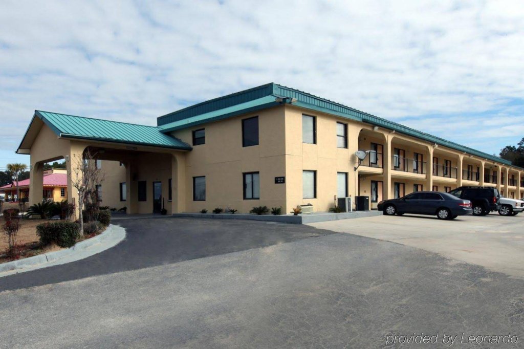 Фото Red Roof Inn Crestview