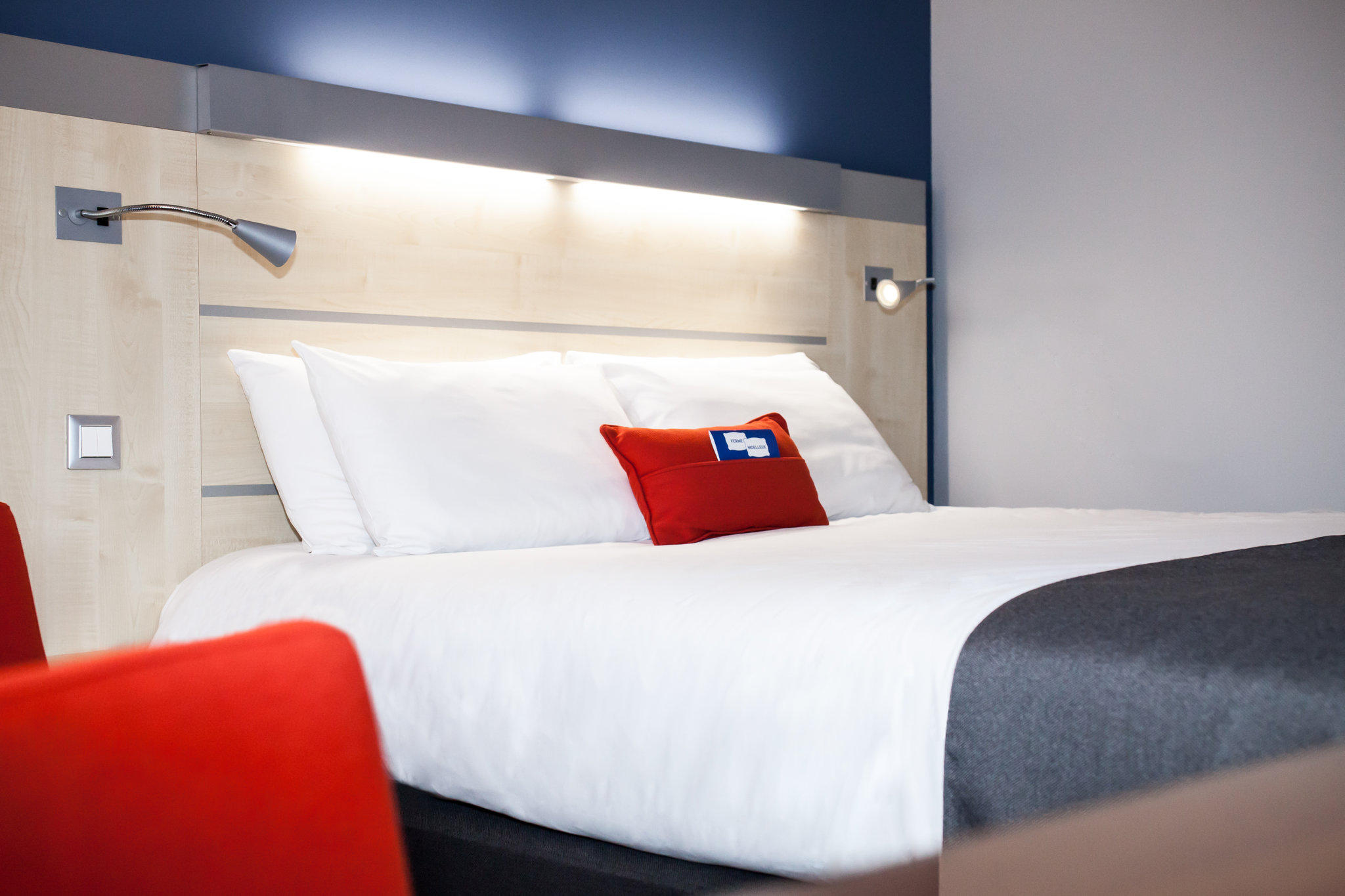 Фото Holiday Inn Express Toulouse Airport