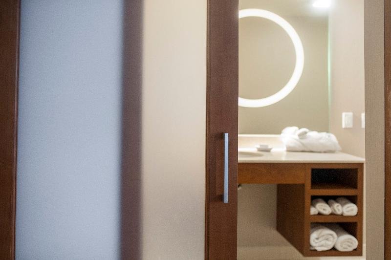 Фото Springhill Suites by Marriott Midtown Cincinnati