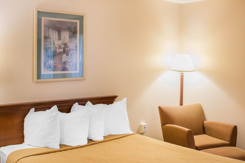 Фото Quality Inn Raleigh near Walnut Creek Amphitheatre
