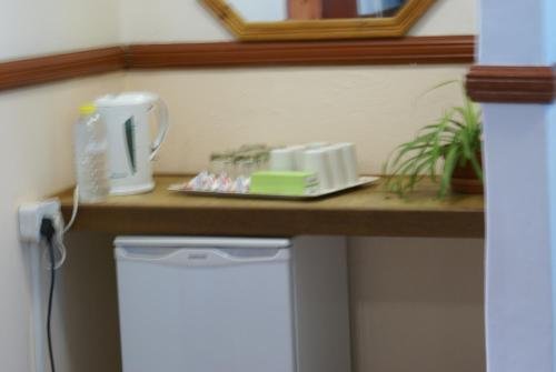 Фото Airport Inn Bed and Breakfast