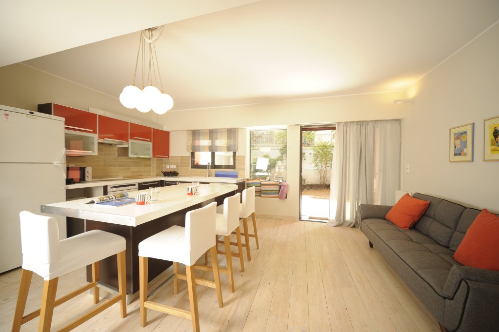 Фото Koukaki Garden Escape Child Friendly Apartment 