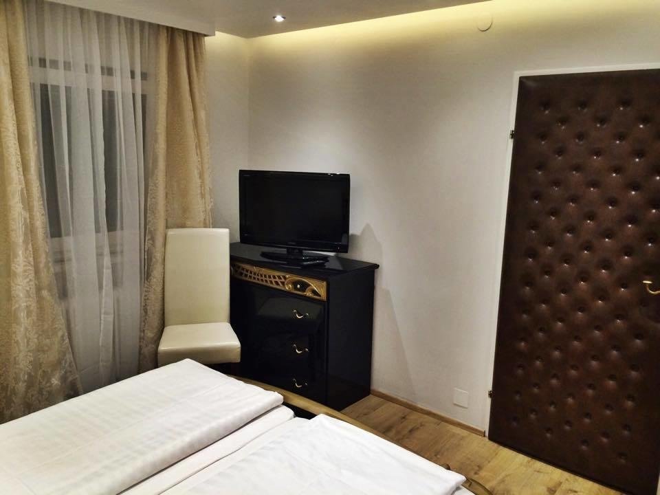 Фото Stadthotel Restaurant Auerhahn