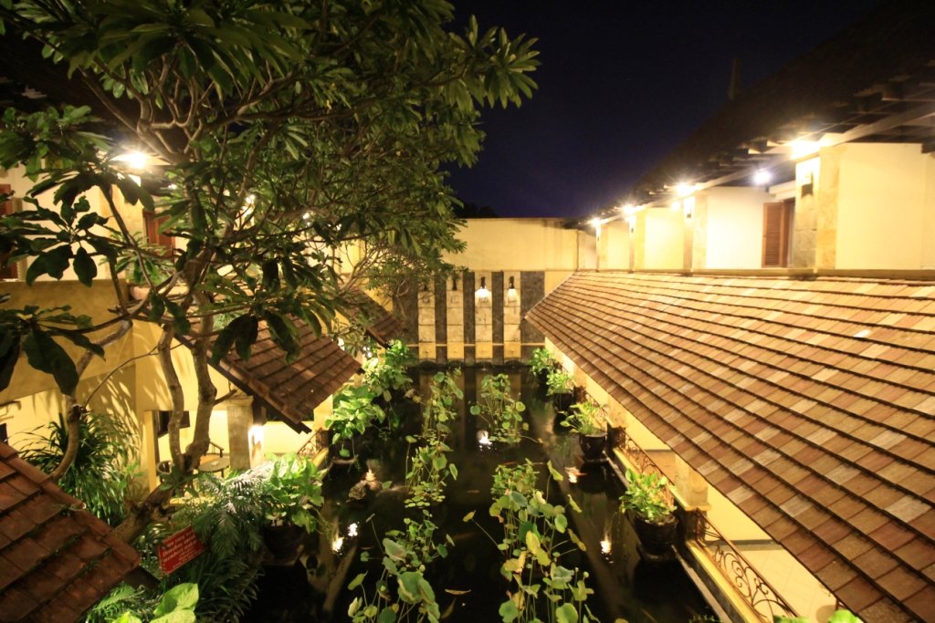 Фото Lotus Garden Hotel