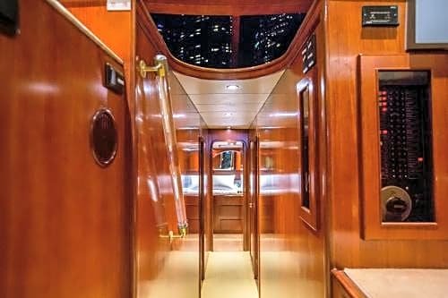 Фото Yacht Island