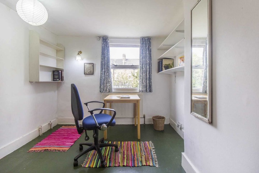 Фото Gorgeous Victorian Home W/garden up to 6 Guests!