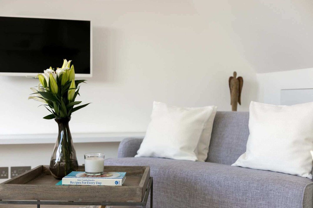 Фото Bright 2br Home in West Kensington, 6 Guests