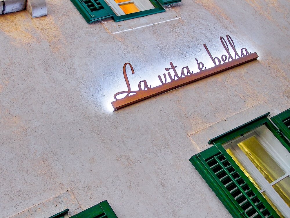 Фото Leonarda Baroque House - Old Town