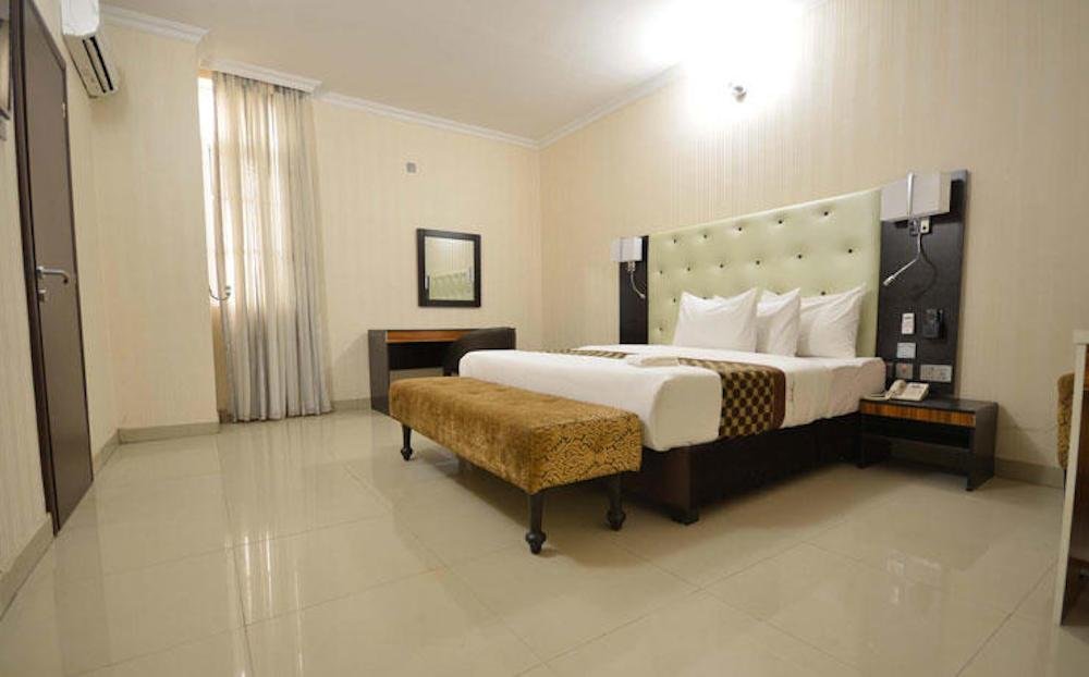Фото Lakeem Suites - Agboyin Surulere