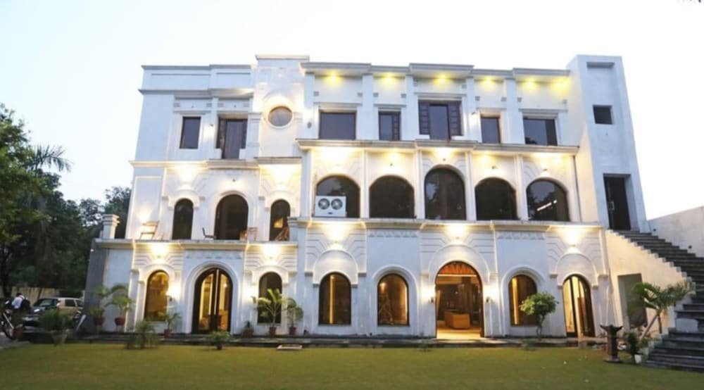 Фото отеля 1