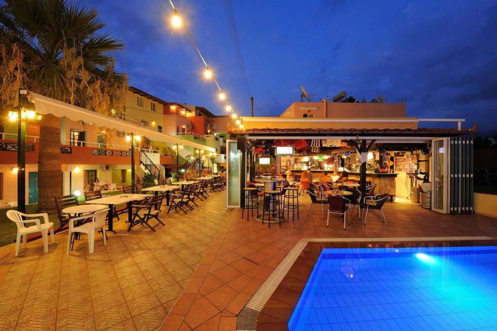 Фото Sarpidon Apartments