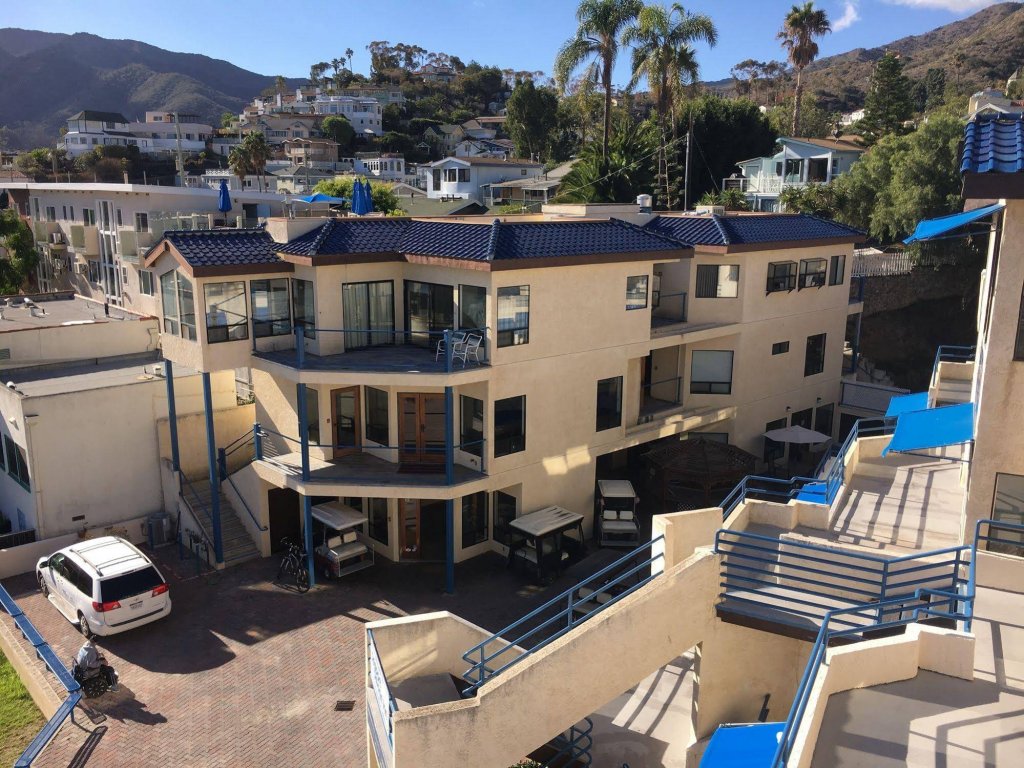 Фото Seaport Village Inn Avalon