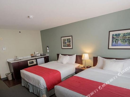 Фото Harrison Lake Hotel