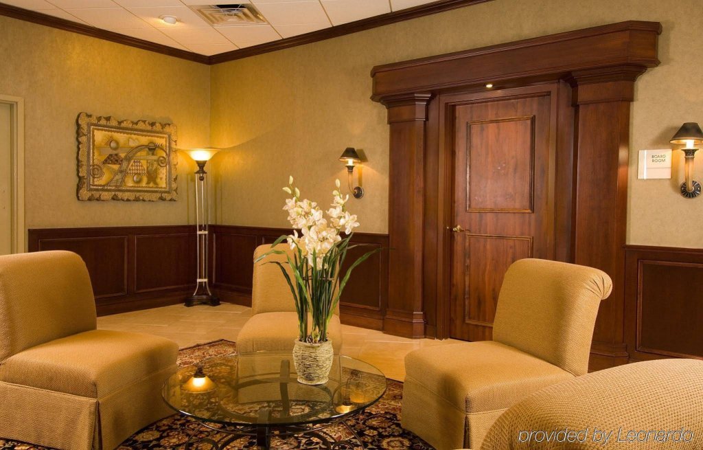 Фото Delta Hotels by Marriott Utica