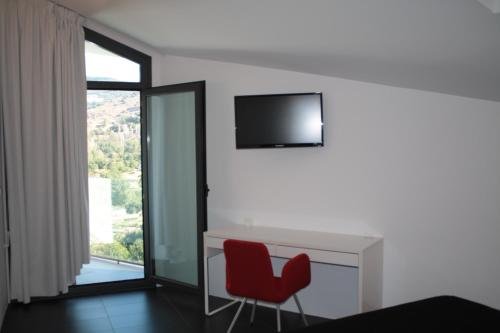 Фото Hostal Tres Campanas