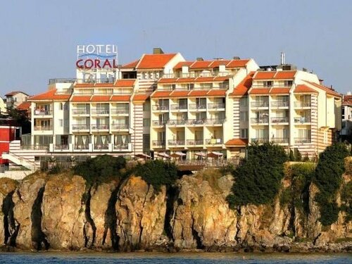 Гостиница Family Hotel Coral в Поморие