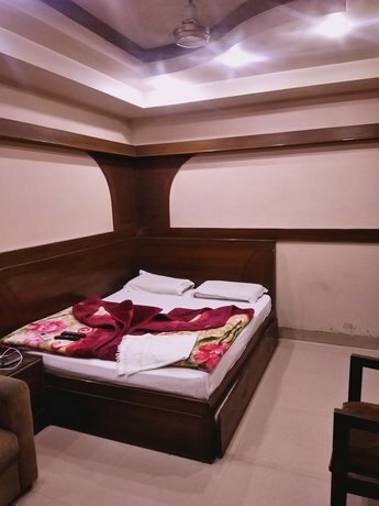 Гостиница Hotel Maharani Lodge в Дели