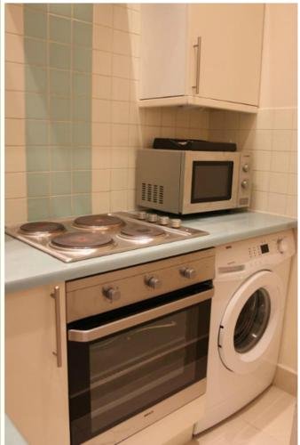 Фото Oxbridge Apartments