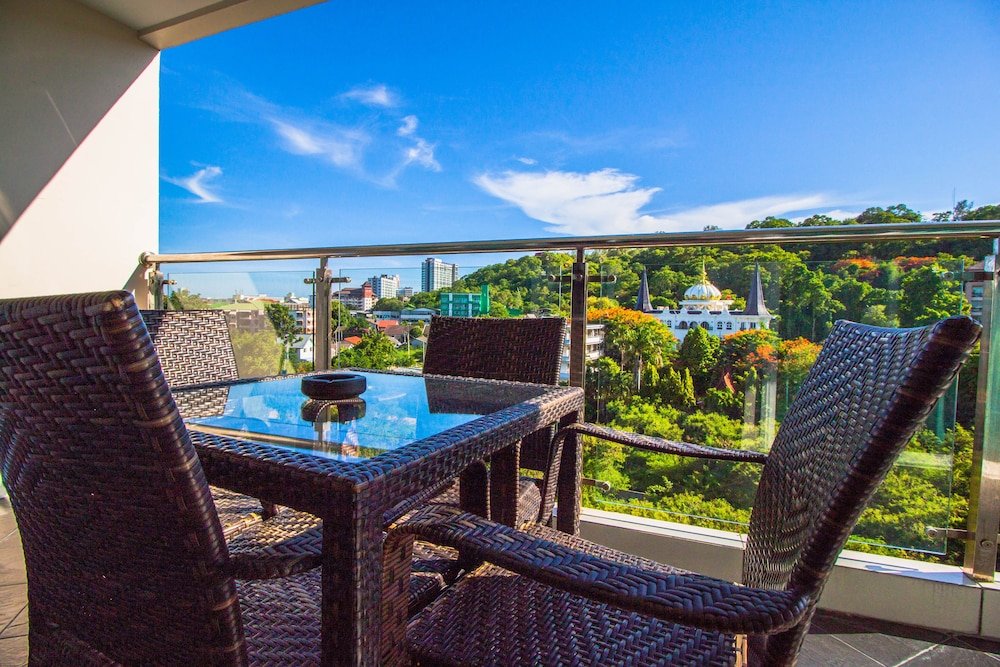 Фото Hyde Park Residence by Pattaya Sunny Rentals